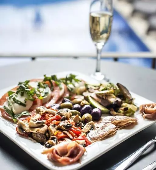 Beachfront Hotel Tramonto