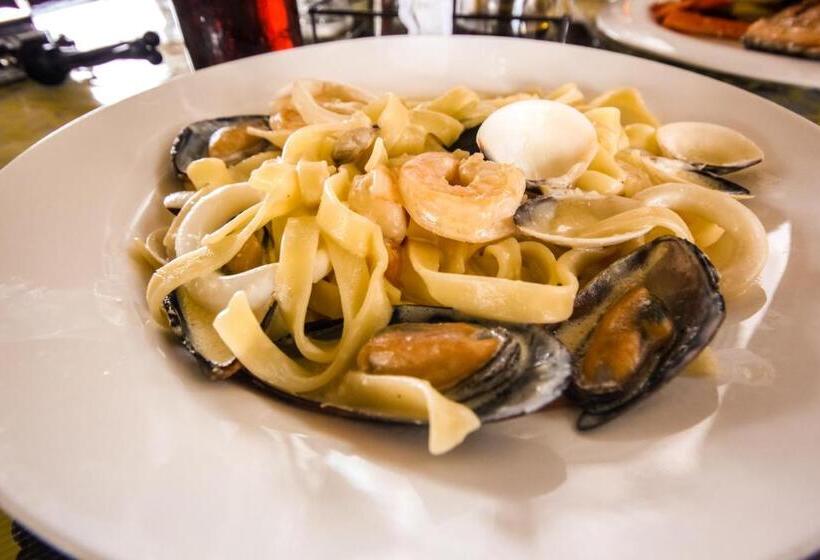 Beachfront Hotel Tramonto