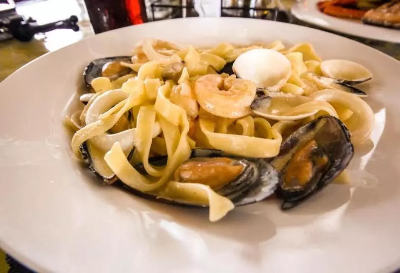 Beachfront Hotel Tramonto