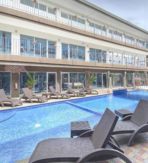 Beachfront Hotel Tramonto