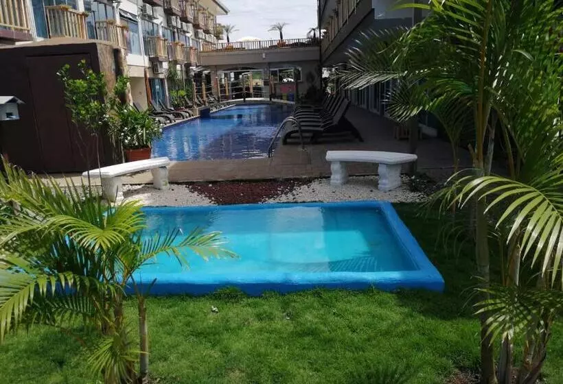 Beachfront Hotel Tramonto