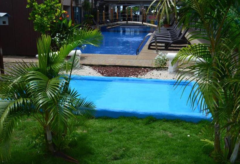 Beachfront Hotel Tramonto