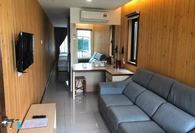 Hotelli Kluang Container Swimming Pool