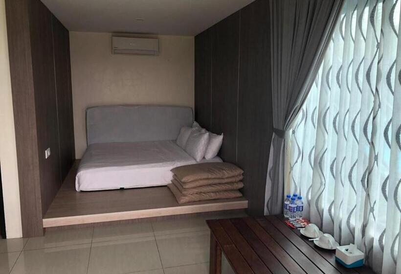 Otel Kluang Container Swimming Pool