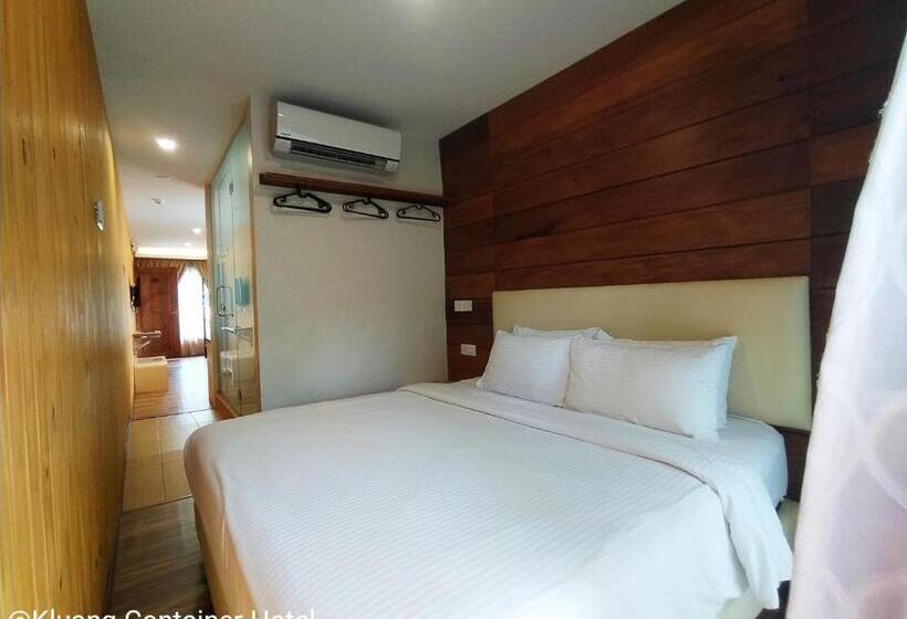 Otel Kluang Container Swimming Pool