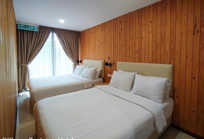 Otel Kluang Container Swimming Pool