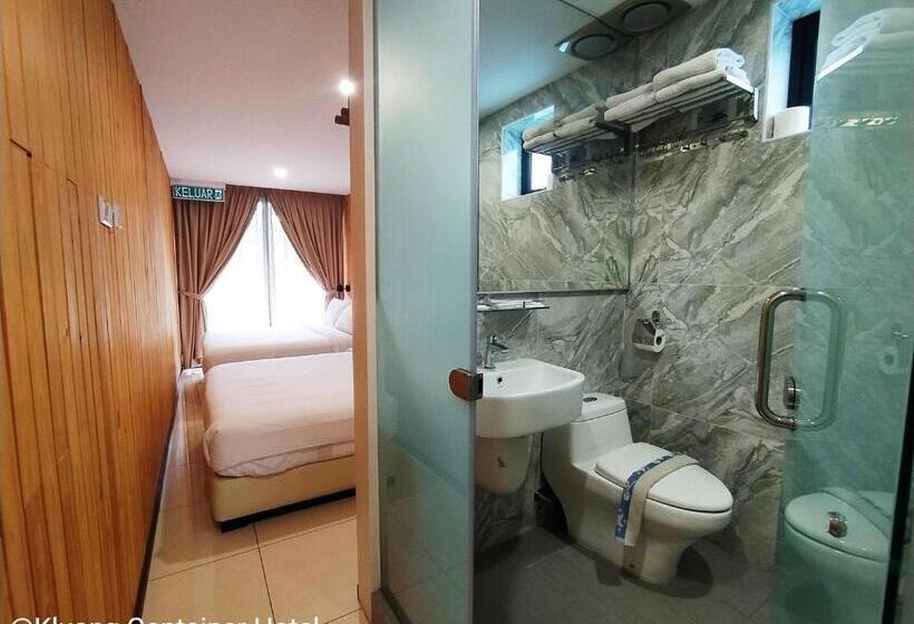 Otel Kluang Container Swimming Pool