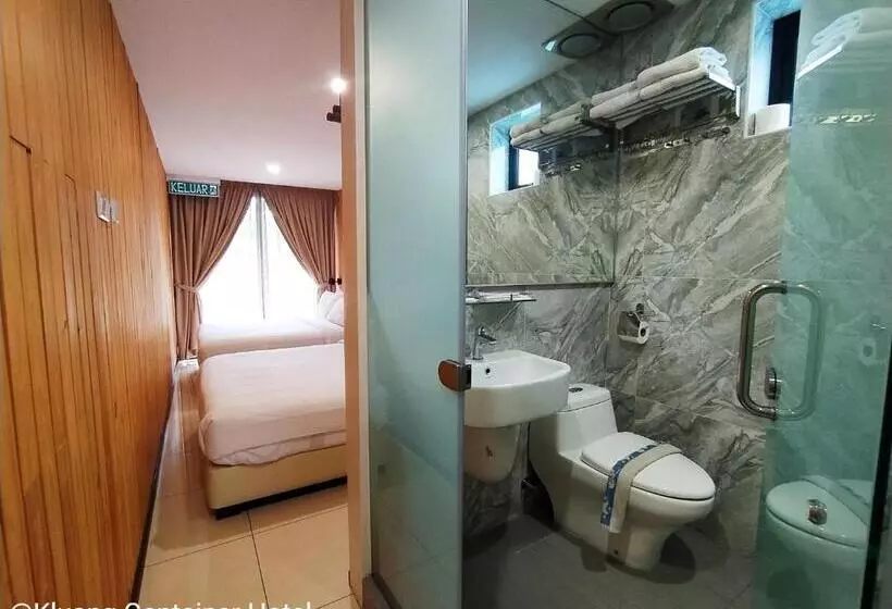 Hotelli Kluang Container Swimming Pool