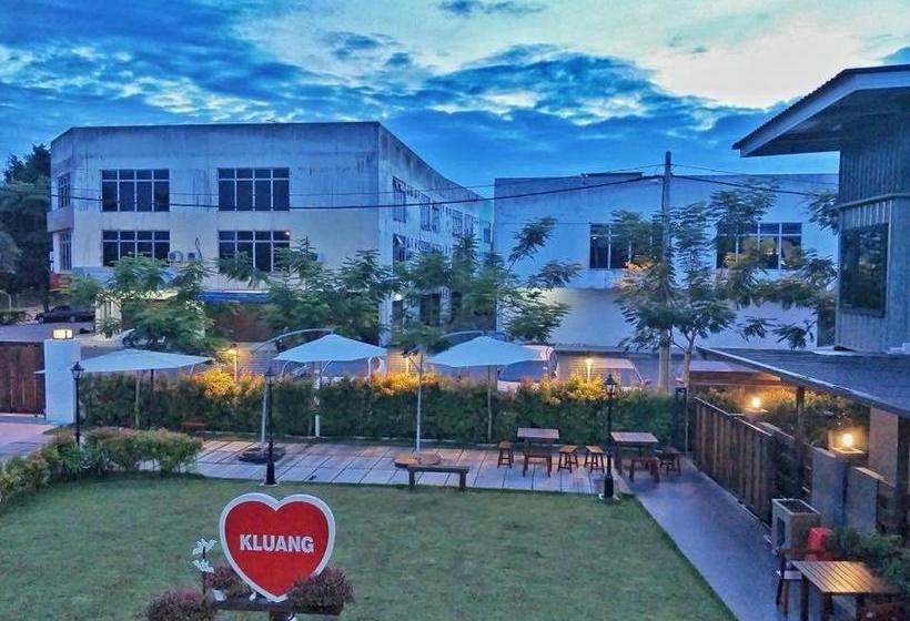 Otel Kluang Container Swimming Pool