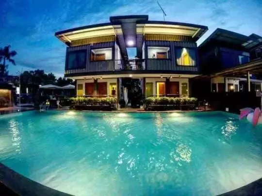 Hotelli Kluang Container Swimming Pool