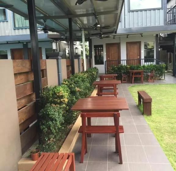 Hotelli Kluang Container Swimming Pool