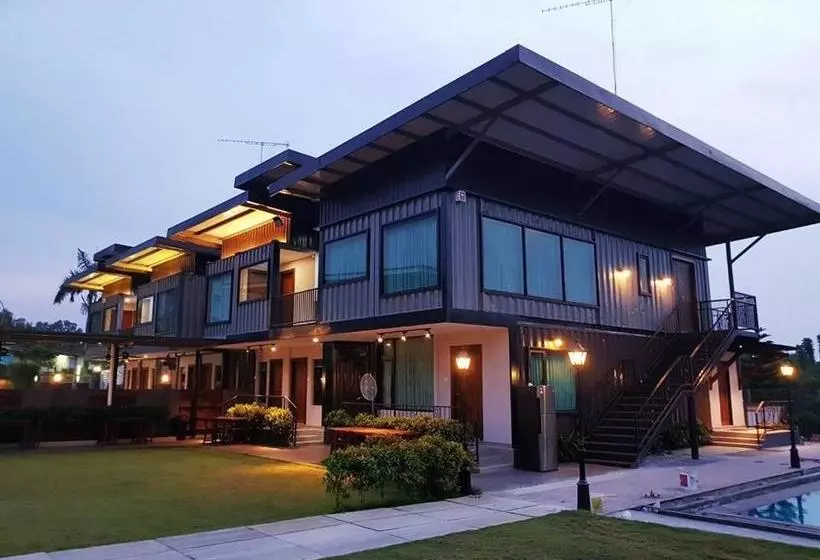 Hotelli Kluang Container Swimming Pool