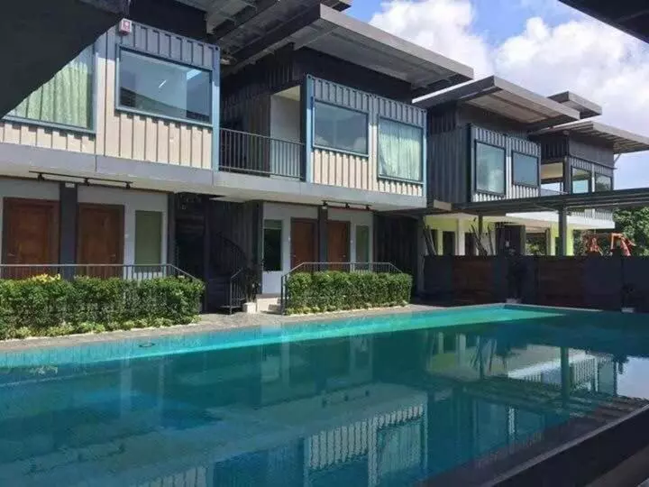 Hotelli Kluang Container Swimming Pool