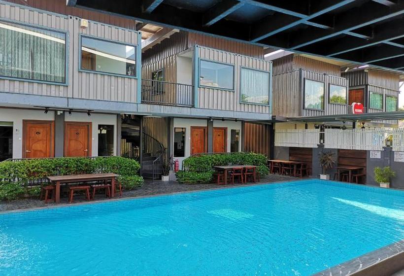 Otel Kluang Container Swimming Pool