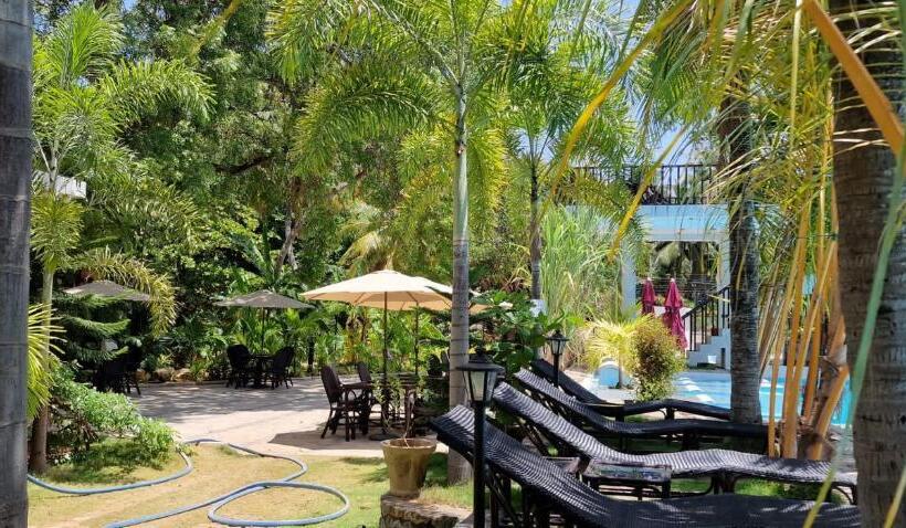 فندق Lucky Beach Resort