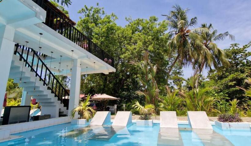 فندق Lucky Beach Resort