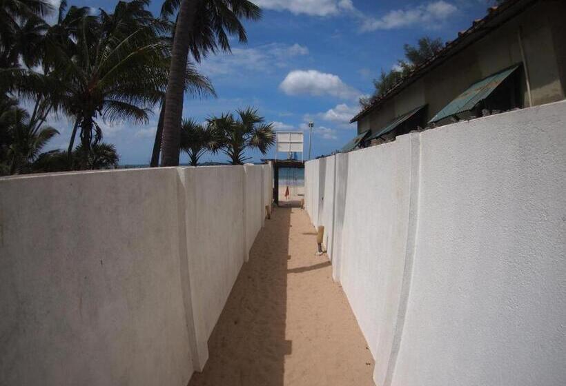 فندق Lucky Beach Resort