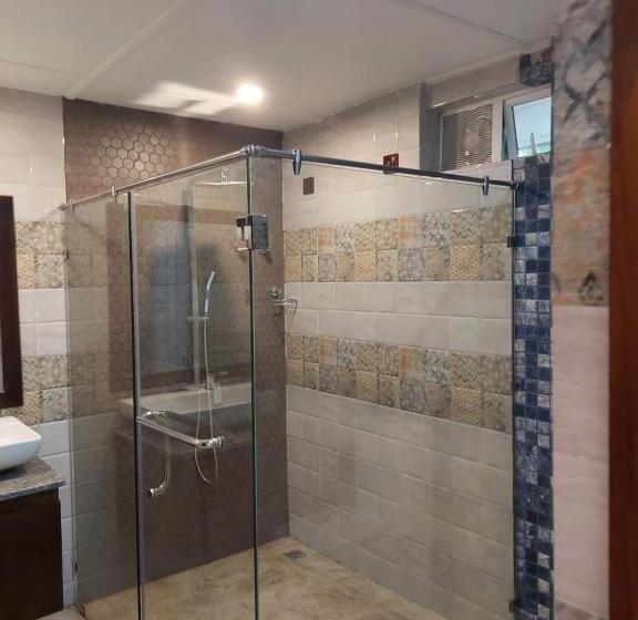 فندق Lucky Beach Resort