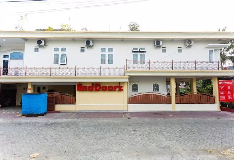 Hotel Reddoorz @ Danau Bratan