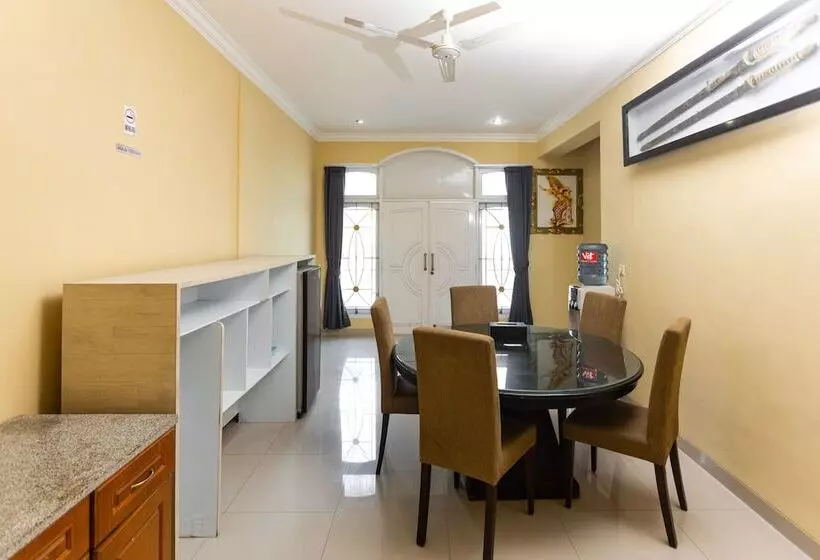 Hotel Reddoorz @ Danau Bratan