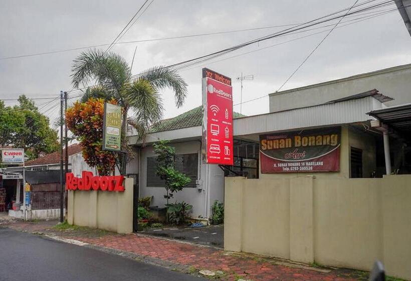 בית מלון כפרי Reddoorz Syariah @ Sunan Bonang Magelang