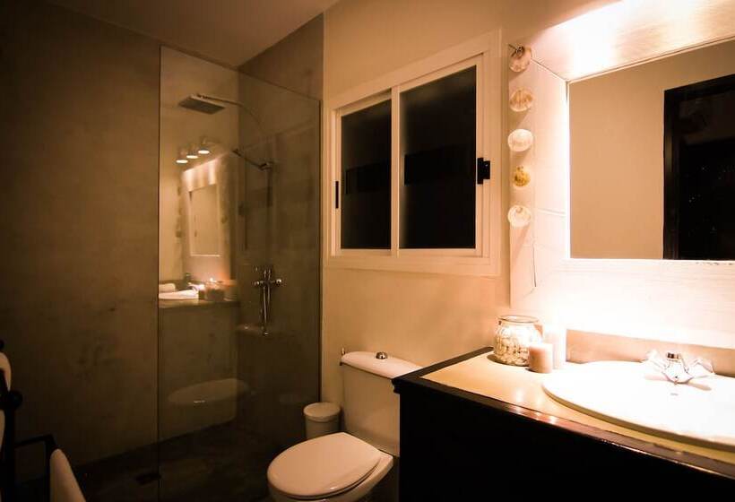 Villa The Rock Legends