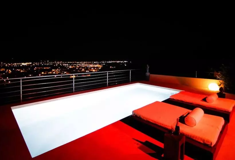 Villa The Rock Legends