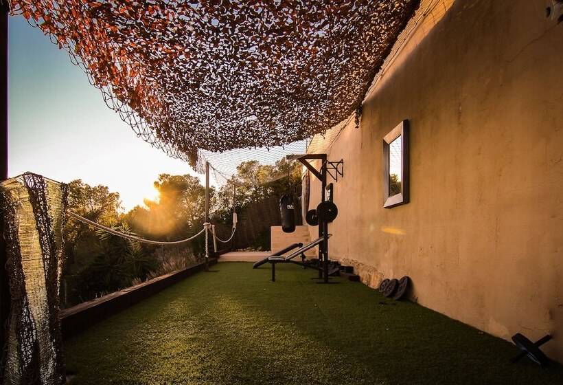 Villa The Rock Legends