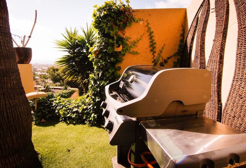 Villa The Rock Legends