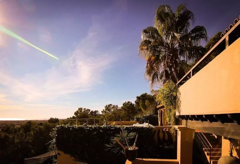 Villa The Rock Legends