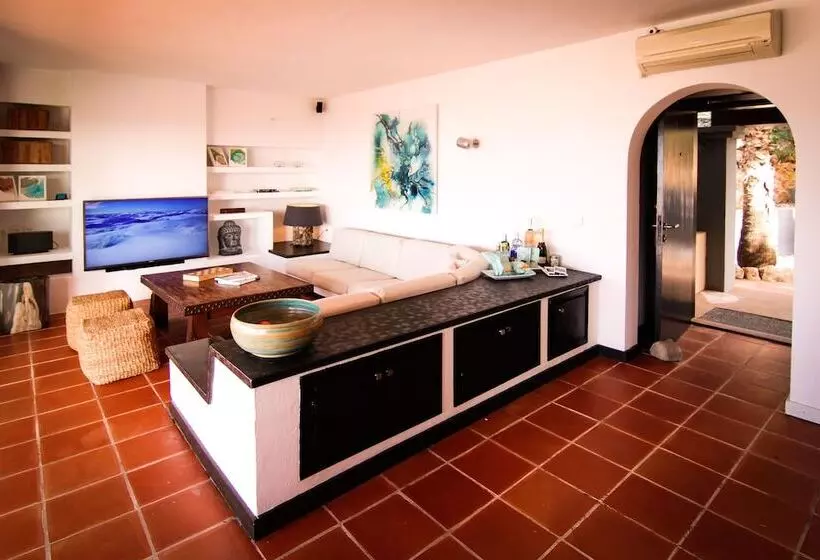 Villa The Rock Legends