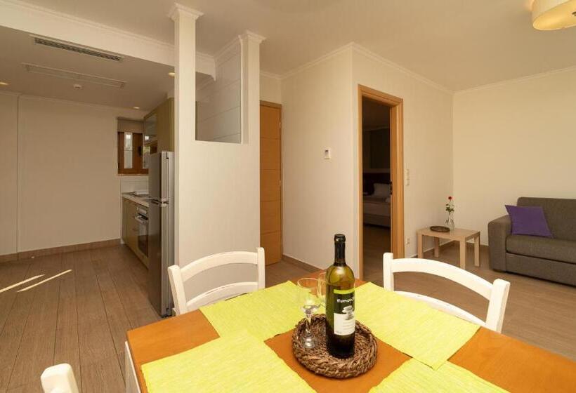 Отель Niriides Luxury Villas