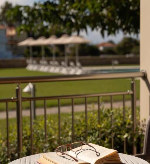 Отель Niriides Luxury Villas