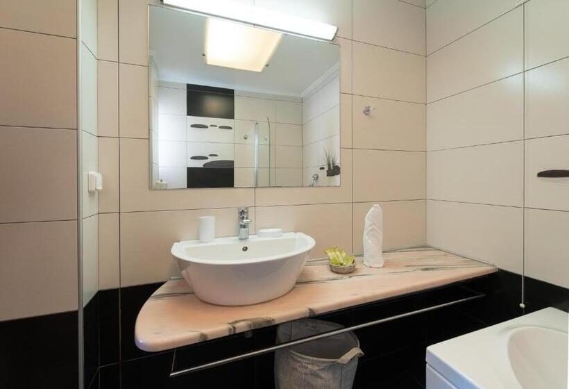 Отель Niriides Luxury Villas