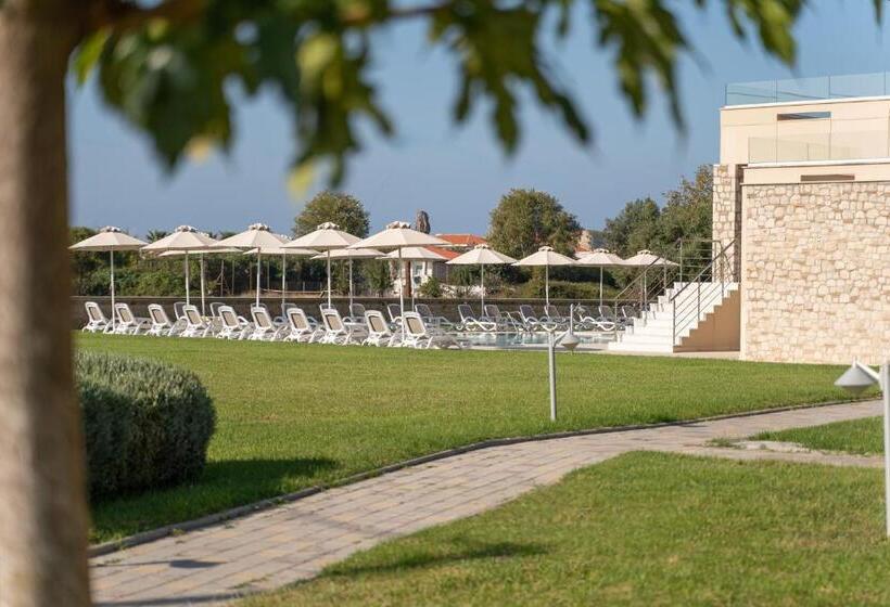 Отель Niriides Luxury Villas