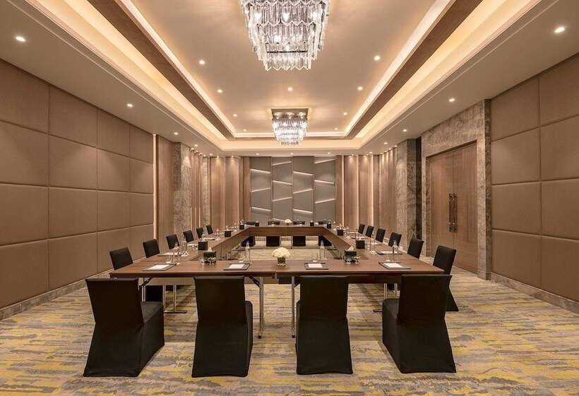 בית מלון כפרי Radisson Mumbai Andheri Midc