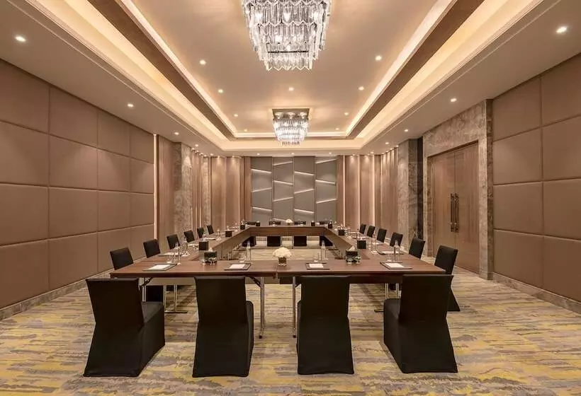 ホテル Radisson Mumbai Andheri Midc