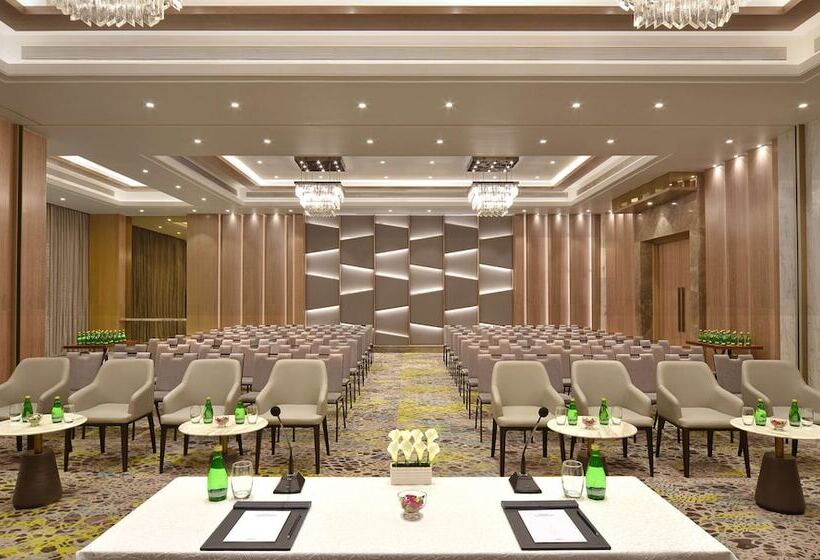 בית מלון כפרי Radisson Mumbai Andheri Midc