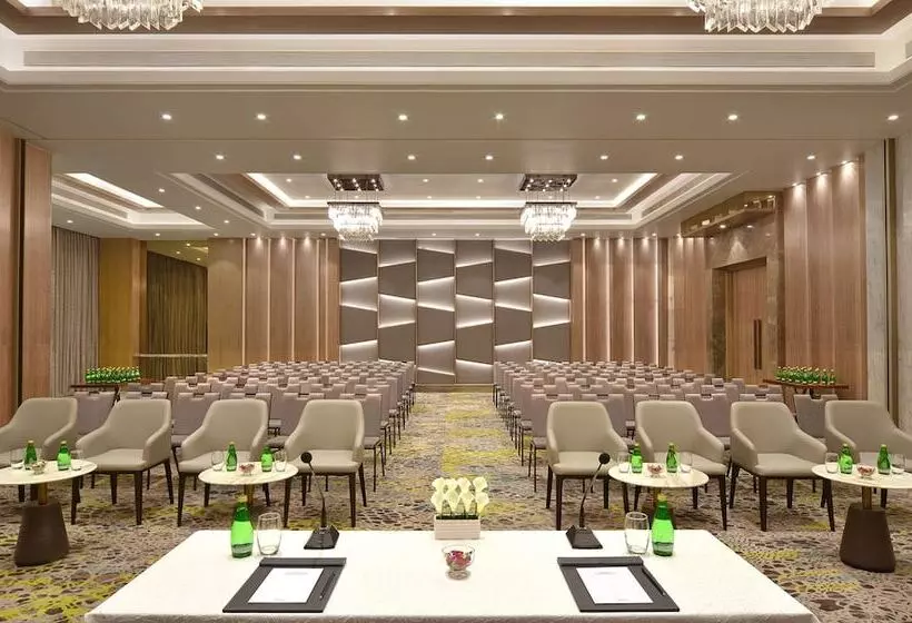 ホテル Radisson Mumbai Andheri Midc