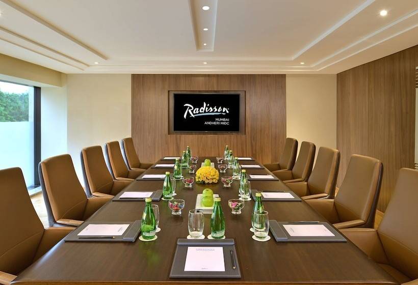 בית מלון כפרי Radisson Mumbai Andheri Midc