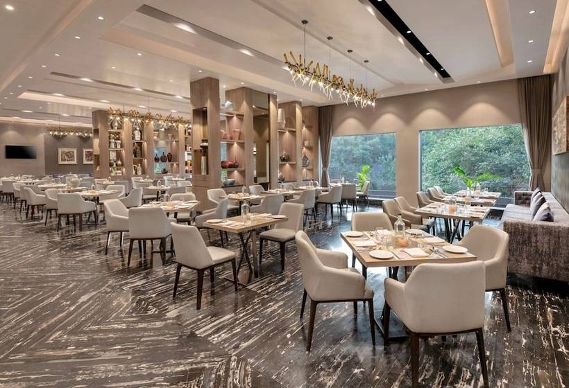 בית מלון כפרי Radisson Mumbai Andheri Midc