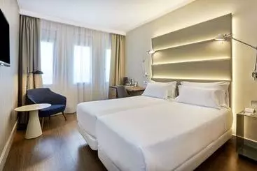 Отель NH Sants Barcelona