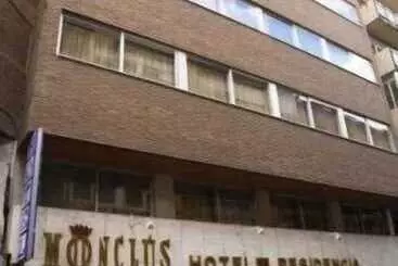 فندق Monclus