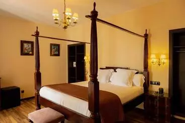 Otel Roger De Flor By Seleqtta