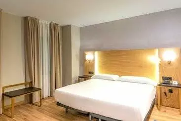 هتل Zentral Mayoral