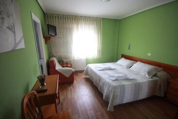 호텔 Hostal Sanpatiel