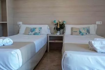 Otel Coral Beach House & Food