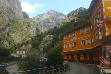 Hotel Hostal Poncebos