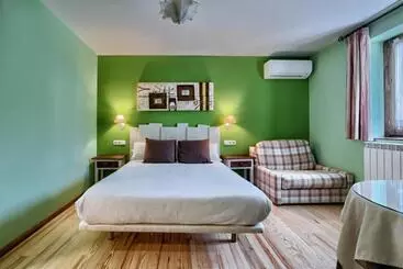 Hotel Hostal Almadiero