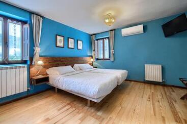 فندق Hostal Almadiero